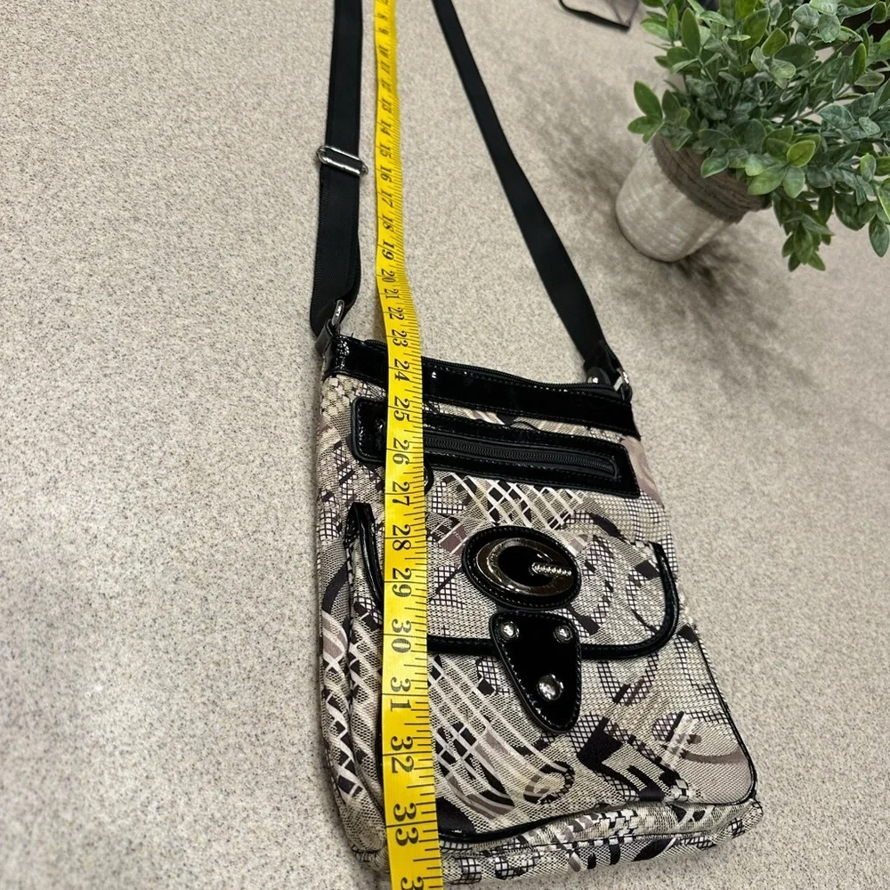 Guess cross body purse purple/white/cream black and silver accents - Picture 13 of 14